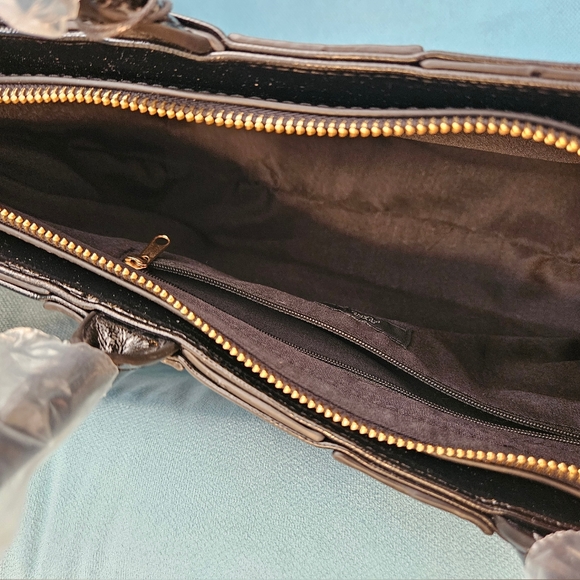 River Island black leather quilted pattened hand bag. - Picture 7 of 11